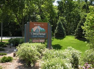 591 Grenelefe Rd, Fontana, WI 53125