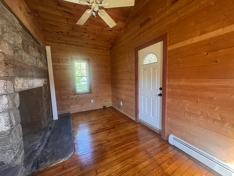 33 Carmichael Ln — Photo 23