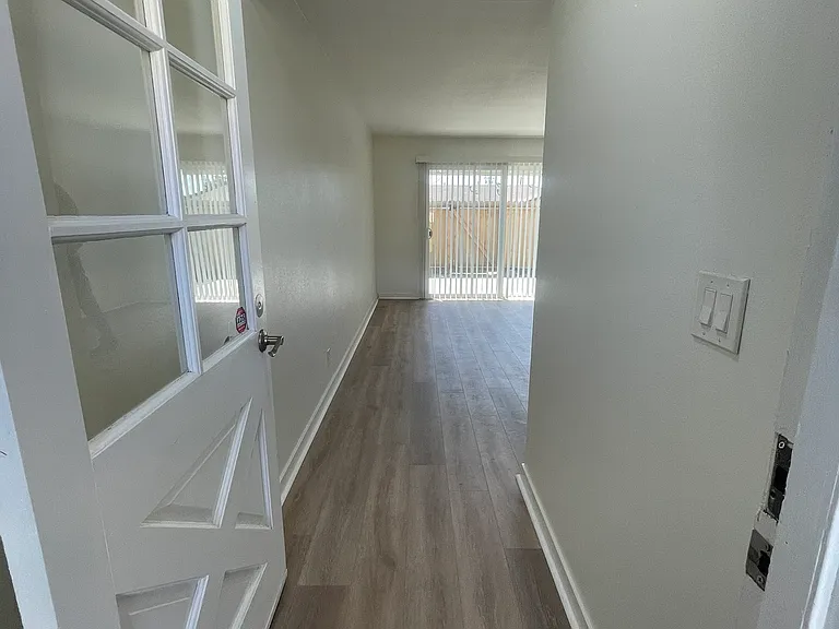 228 S Oak St — Photo 1