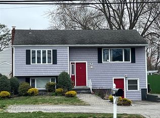 422 Oakwood Rd, Huntington Station, NY 11746
