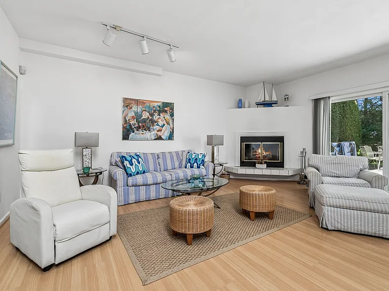 20 Hubbard Ln #102 — Photo 4