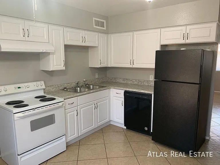 8315 N 61st Ave #3 — Photo 4
