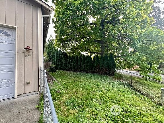 3rd image of 230 Bethel St NE