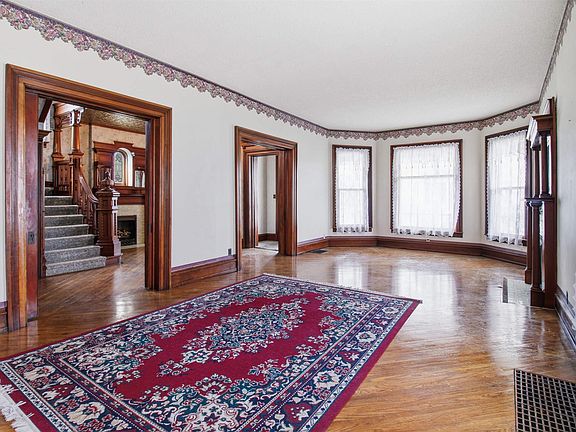 5th image of 220 E Washington St