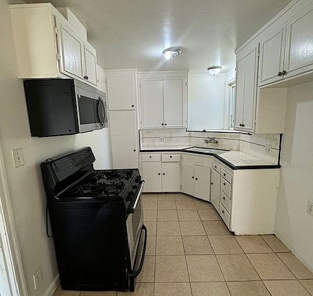 4th image of 2333 W Willow St