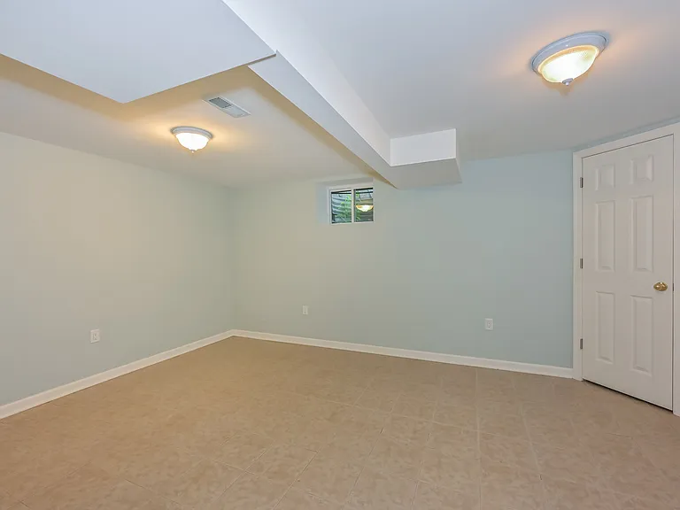 135 Elmwood Ave — Photo 20