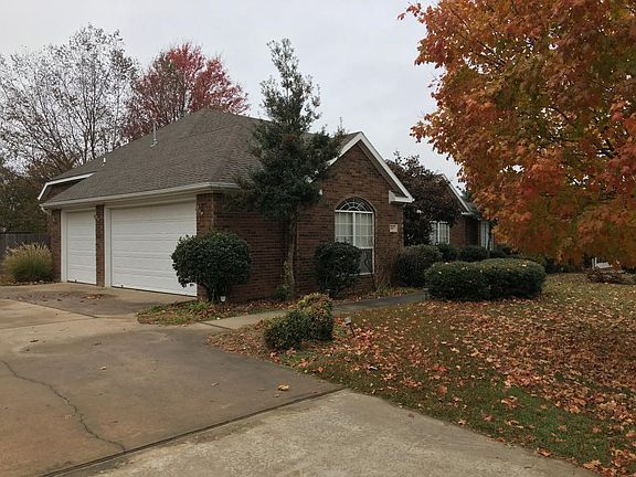 3rd image of 1815 N Buckley Dr