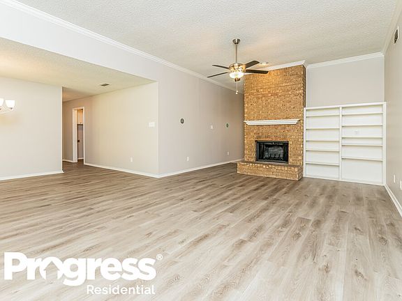 3rd image of 1025 Meadow Creek Dr