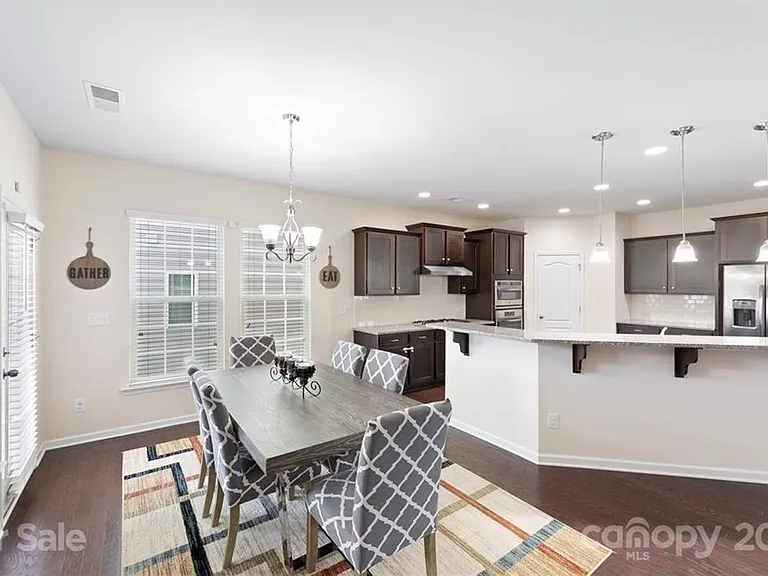 4020 Whittier Ln — Photo 8