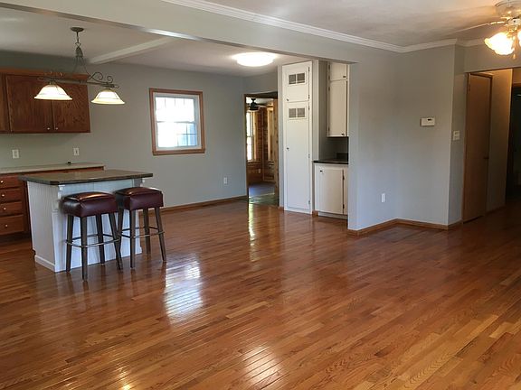 4th image of 811 Blackmer Ave