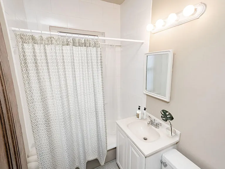 Fremont Apartments — Photo 6