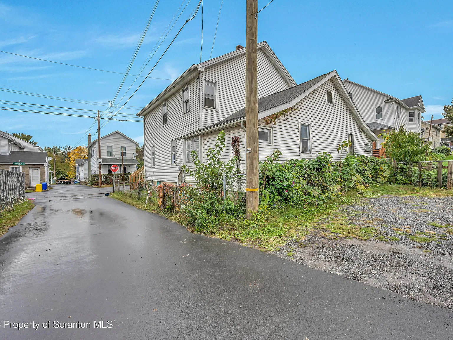 3 bed, 1.0 bath, 891 sqft, $1,300 — Photo 4