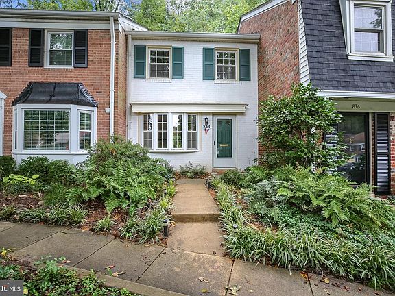 3rd image of 834 Azalea Dr #18