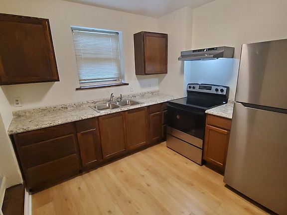 5th image of 1944 Benton St #1