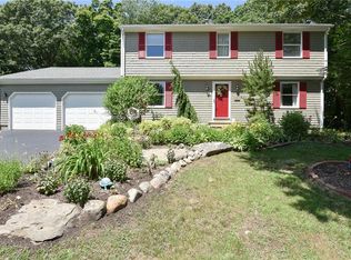 40 Cole Dr, North Kingstown, RI 02852
