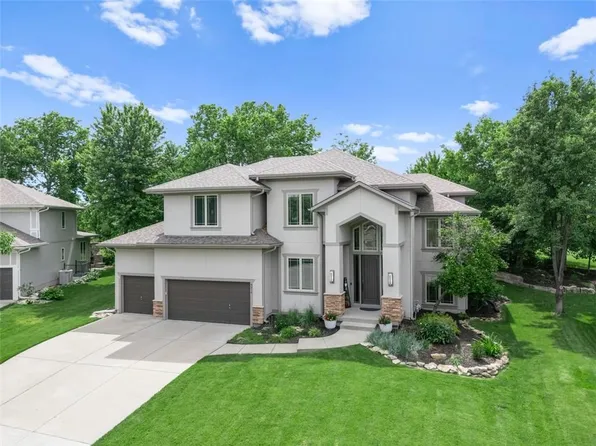 9914 Woodstock St, Lenexa, KS 66220