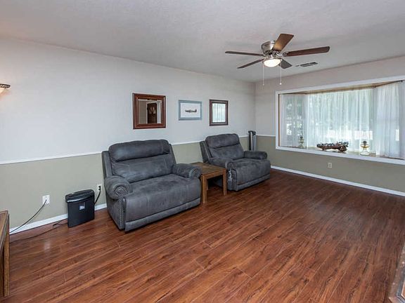 2nd image of 2352 Tammy Ln
