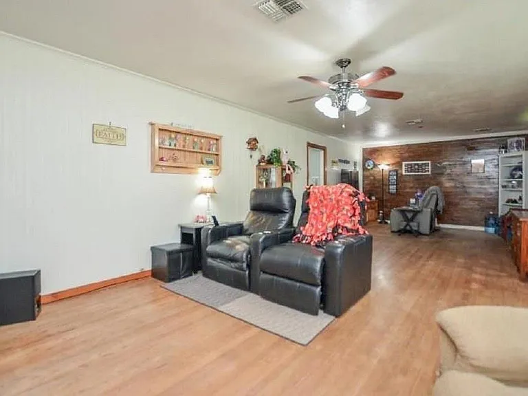 1116 N Meyer St — Photo 8
