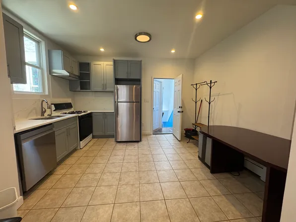 (undisclosed Address), Ridgewood, NY 11385
