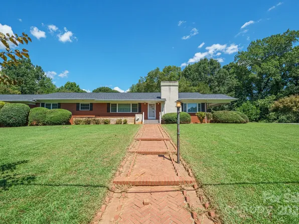 152 31st Ave NW, Hickory, NC 28601