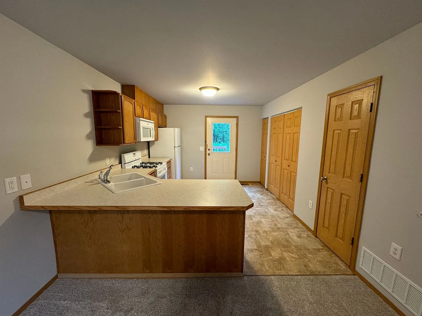 2875 S Donovan Drive — Photo 4