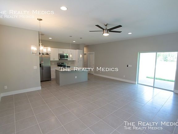 4th image of 221 Hibiscus Lane