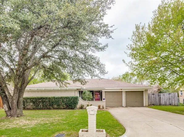 2241 Shady Brook Dr, Bedford, TX 76021