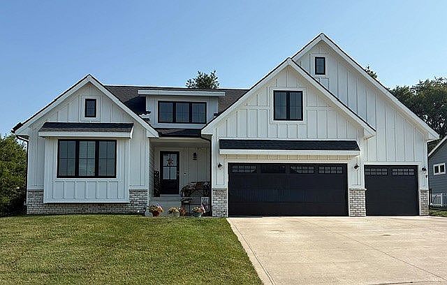 1st image of 807 E Trail Ridge Ave