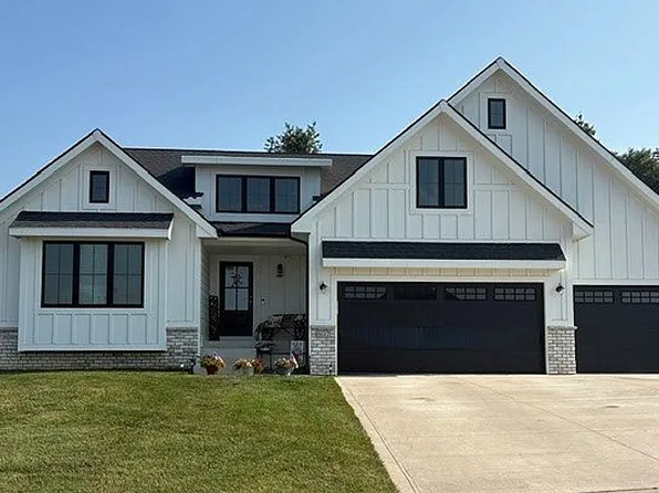 807 E Trail Ridge Ave, Indianola, IA 50125