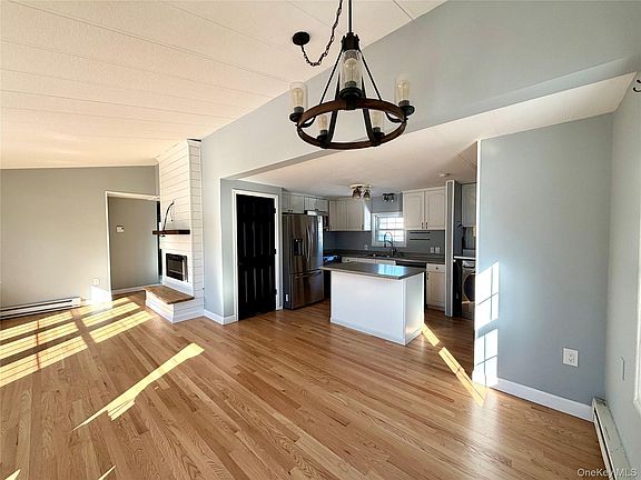 3rd image of 101 Rosevale Avenue E