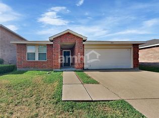3913 Country Ln, Fort Worth, TX 76123