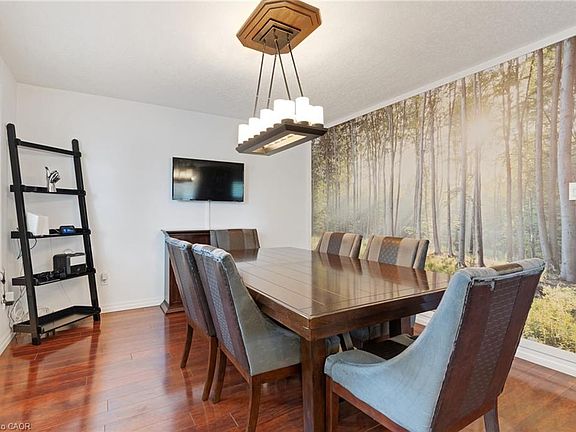 5th image of 63 Cedarhill Cres