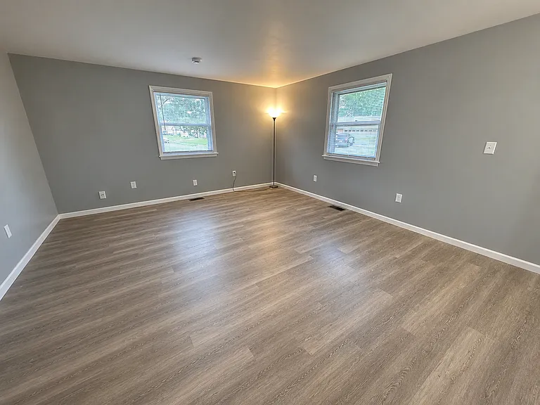 1801 W Parkway Dr #B — Photo 3