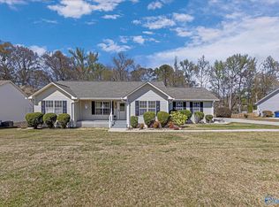 910 Leyland Dr, Albertville, AL 35950