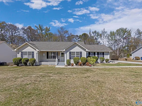 910 Leyland Dr, Albertville, AL 35950