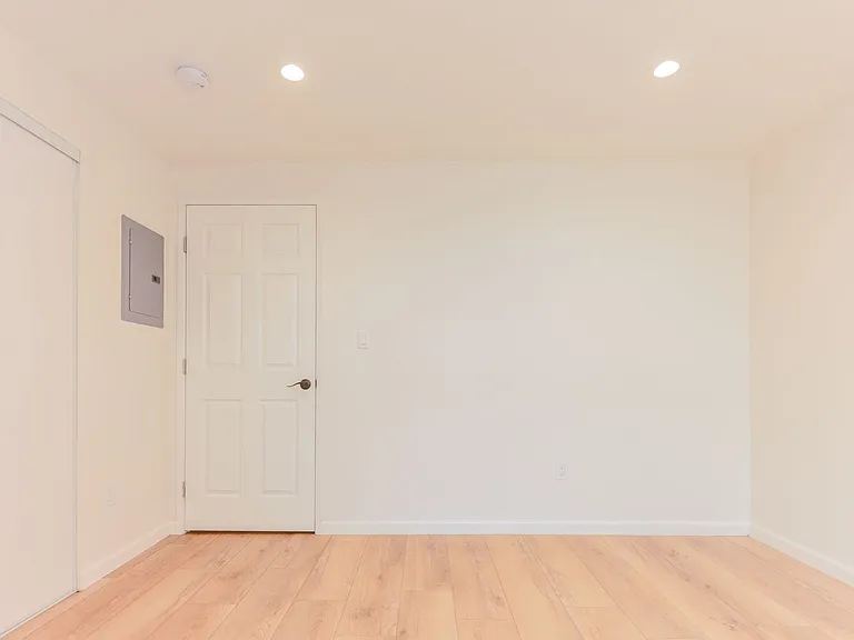 1855 Euclid Street Residences — Photo 12