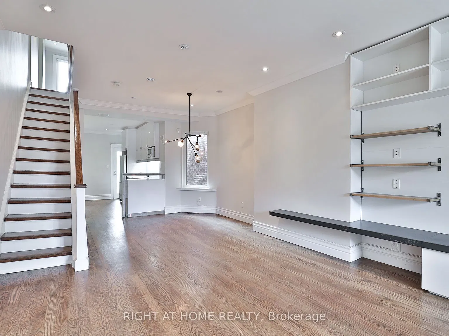 4 bed, $5,750 — Photo 2