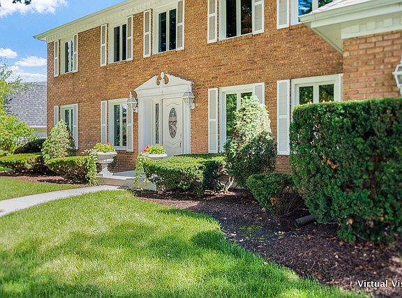 3rd image of 19W127 Avenue Latour
