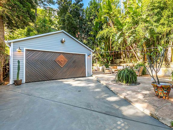 Artists touches throughout.