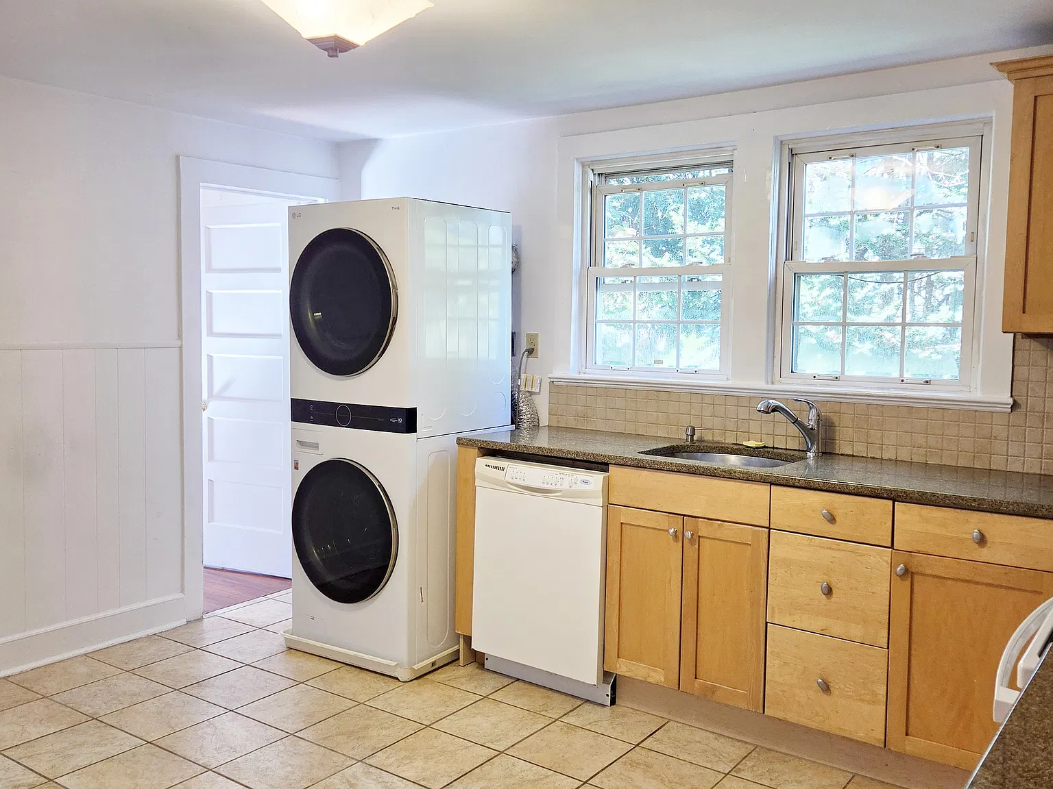 2 bed, 700 sqft, $3,000 — Photo 4