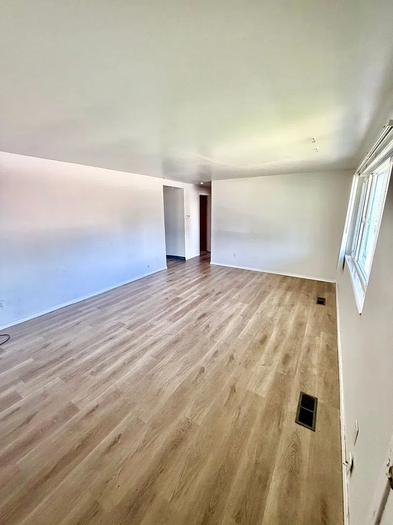 105 W 250 N 4 plex — Photo 3