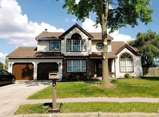 24 Honeysuckle Ct, Sicklerville, NJ 08081