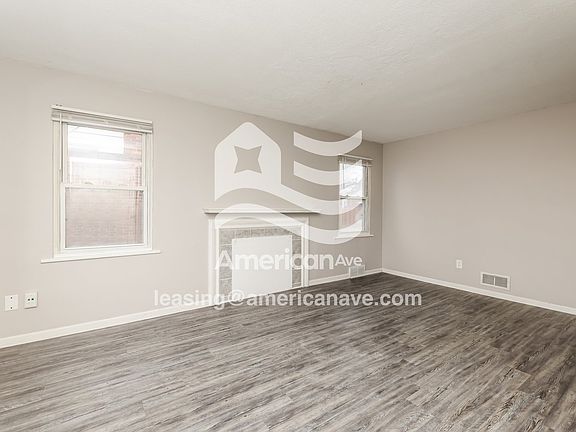 1431391_003_living_room_14225617.jpg