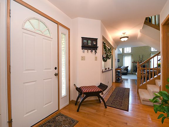 4th image of 7929 Richardson Ln