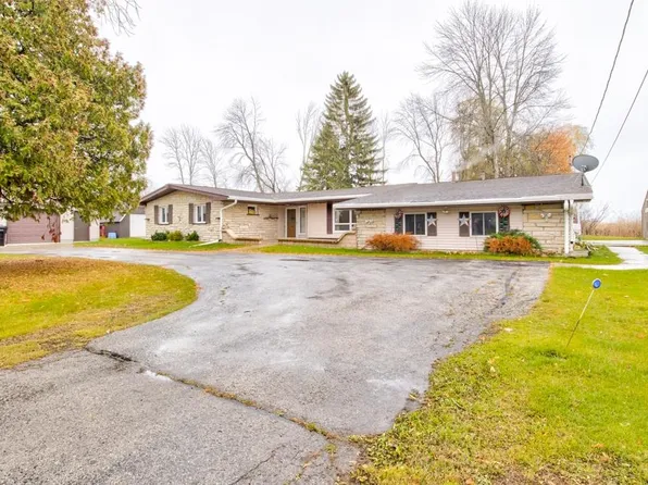 2827 Lake Shore Dr, Escanaba, MI 49829