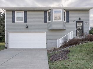 3305 Covington Dr, Davenport, IA 52806