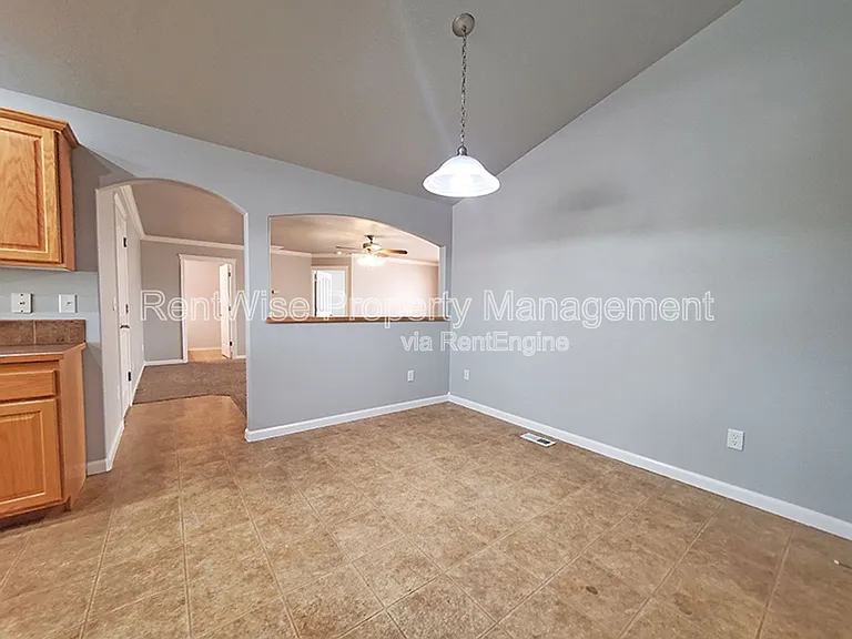 575 W Elias St — Photo 8