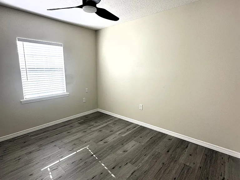 102 Herring St — Photo 10