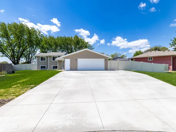 8220 208th St W, Lakeville, MN 55044