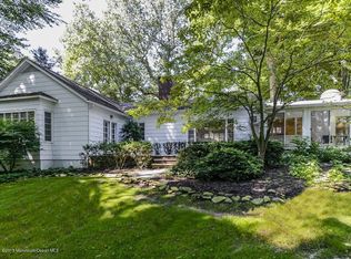 895 Holmdel Rd, Holmdel, NJ 07733